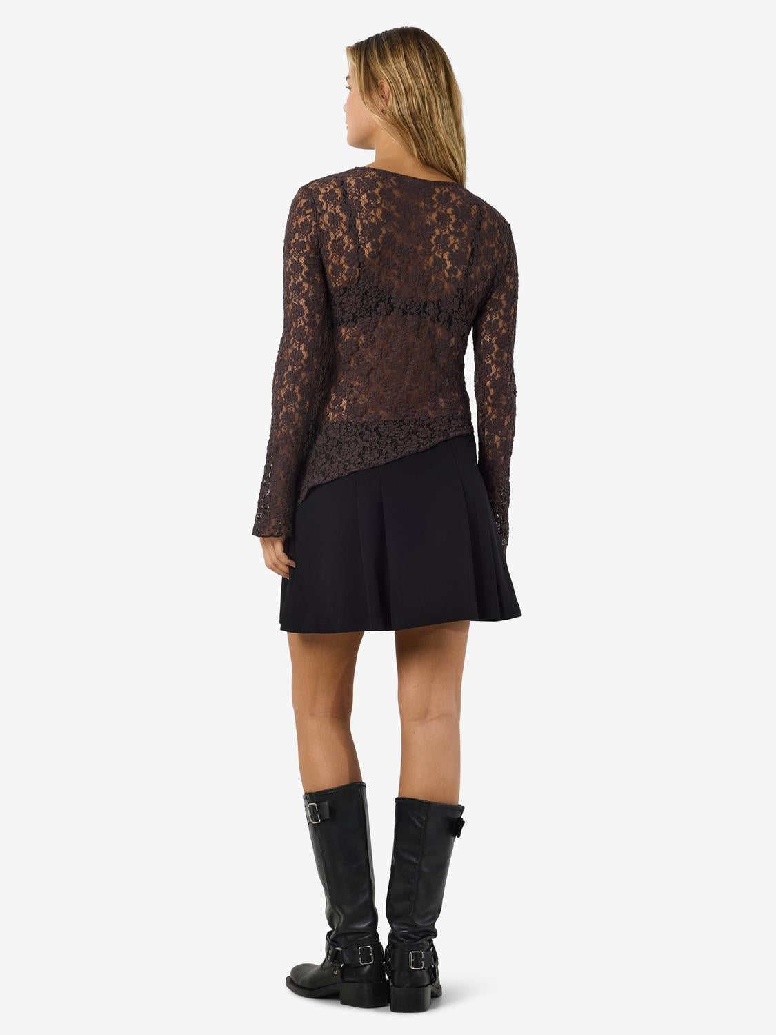 model_shot-front_full